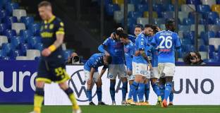 Наполи с рутинна победа над Парма (видео)